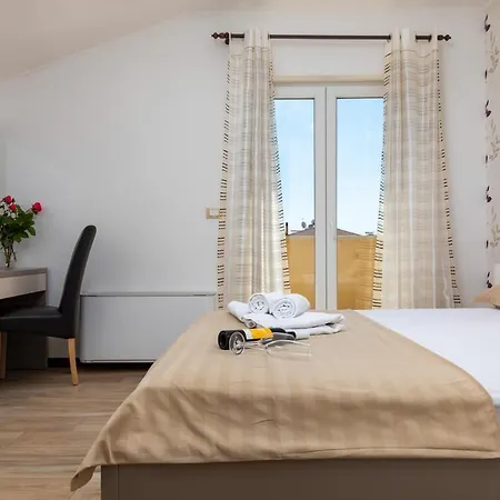 Oasa 1 5* ロヴィニ