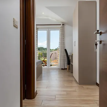 Oasa 1 5* ロヴィニ