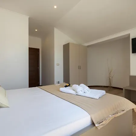 Oasa 1 krevet i doručak 5*