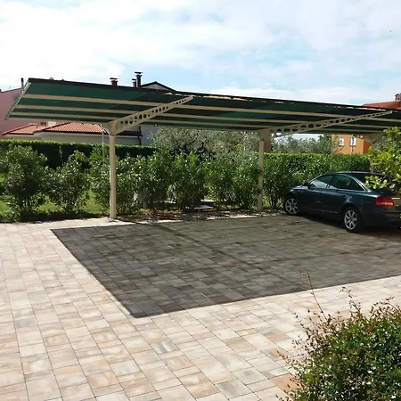 Oasa 1 5* ロヴィニ