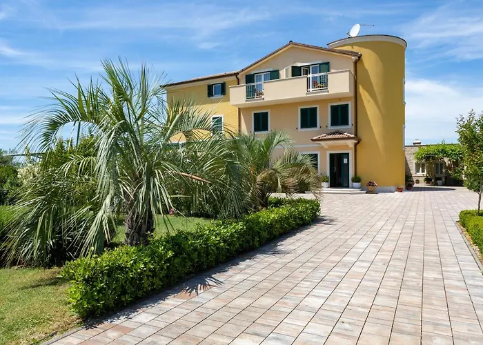 Oasa 1 Bed and Breakfast 5*