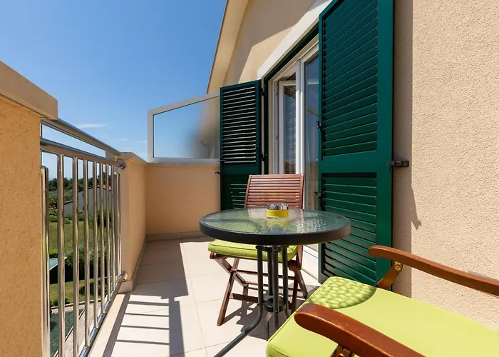 Oasa 1 5* Ρόβινι