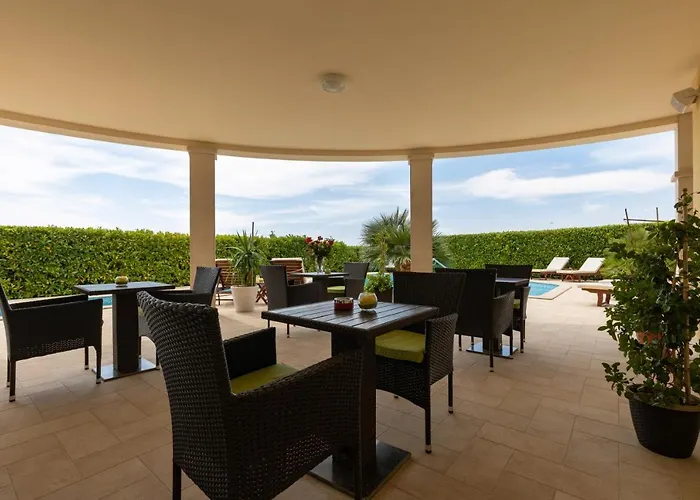 Oasa 1 Bed and Breakfast Ρόβινι