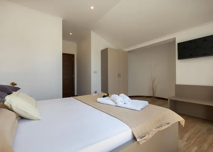 Oasa 1 Bed and Breakfast 5*