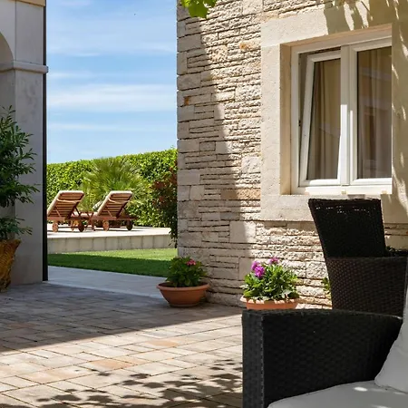 Oasa 1 לינה וארוחת בוקר רוביני