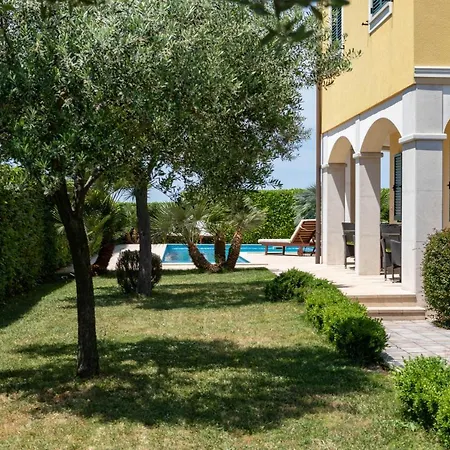 Oda ve Kahvaltı Oasa 1